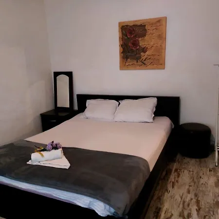 Διαμέρισμα Huge 3 Apartament In City Center!